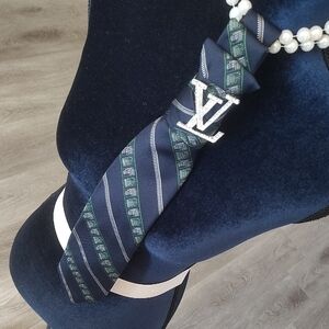 Vtg Tie Created for Smithsonian Institute w Silver Bling Brooch